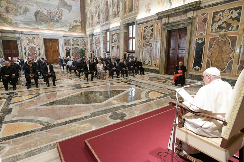 «ADORADORES Y TESTIGOS» (TRAS EL DISCURSO DEL PAPA FRANCISCO A LOS CAPITULARES CLARETIANOS)